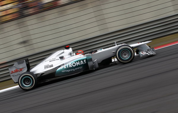 Rosberg roars to maiden pole at Chinese GP