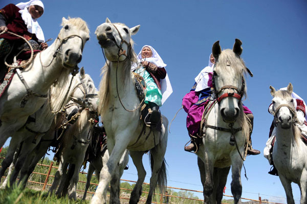 Tourism festival kicks off in NW China