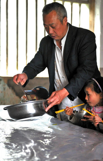 Tujia students enjoy nutritious lunch