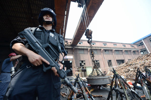 Chinese police destroy 100,000 illegal guns