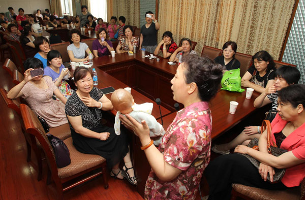 Grandmothers-to-be go back to school for baby boom