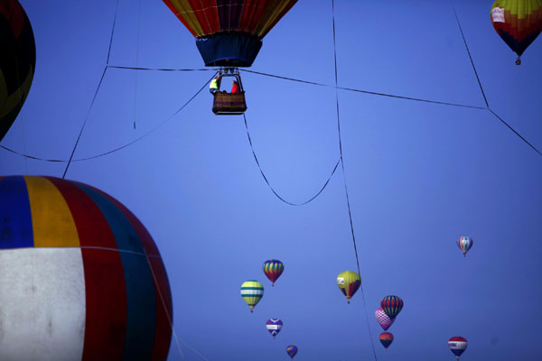 Balloon festival floats off in New Jersey