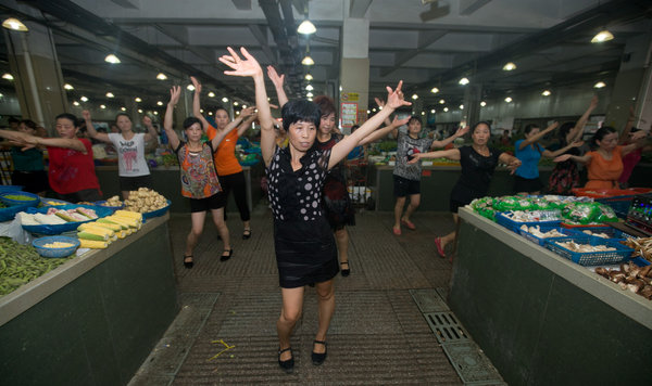 Vegetable vendors get their groove on