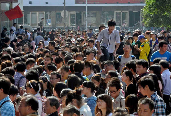 Travel peak seen at Zhengzhou Railway Station