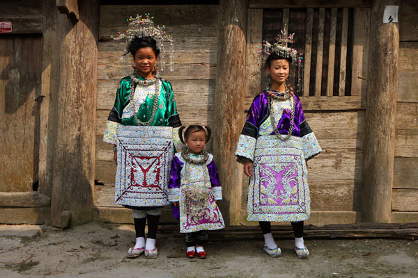 Wanhui and her sister's splendid attire