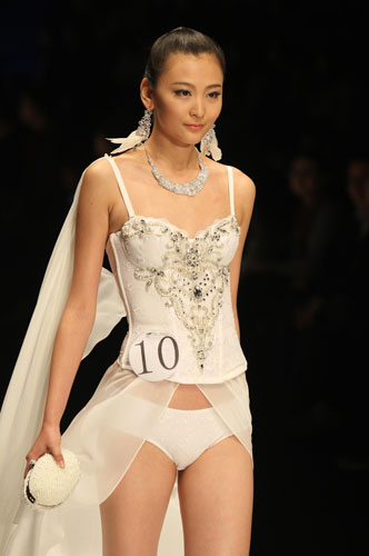 Underwear sizzles at China Fashion Week