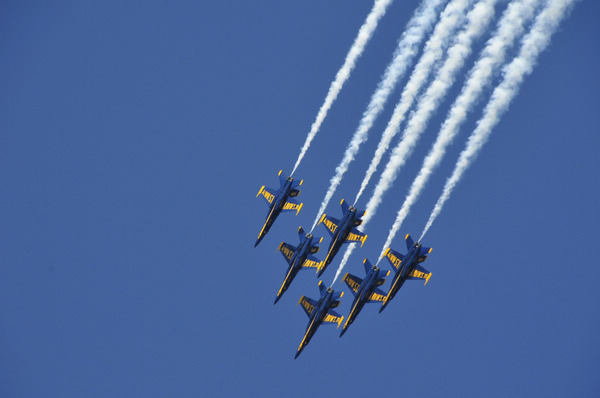 Houston air show kicks off