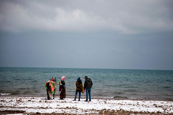 China's largest salt water lake expands