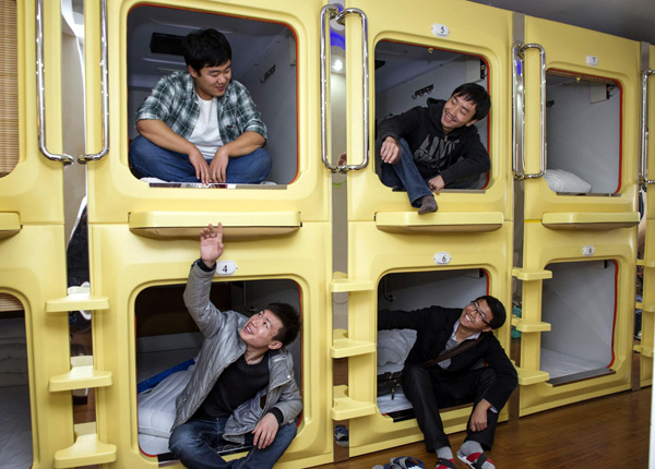 Would you stay in Chongqing's 1st capsule hotel?