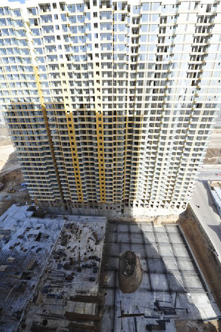 Mound of graves amid construction activity