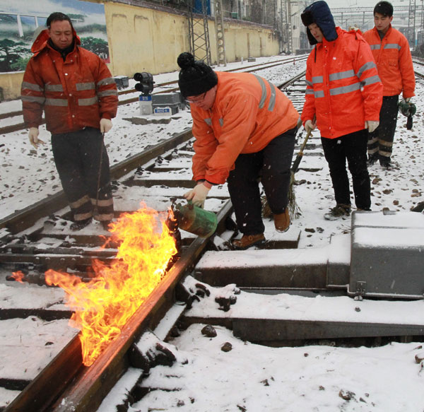 South, East China battle against snow