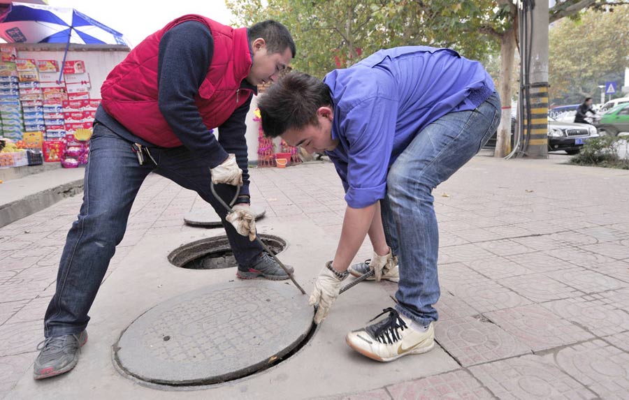 Workers make winter warm