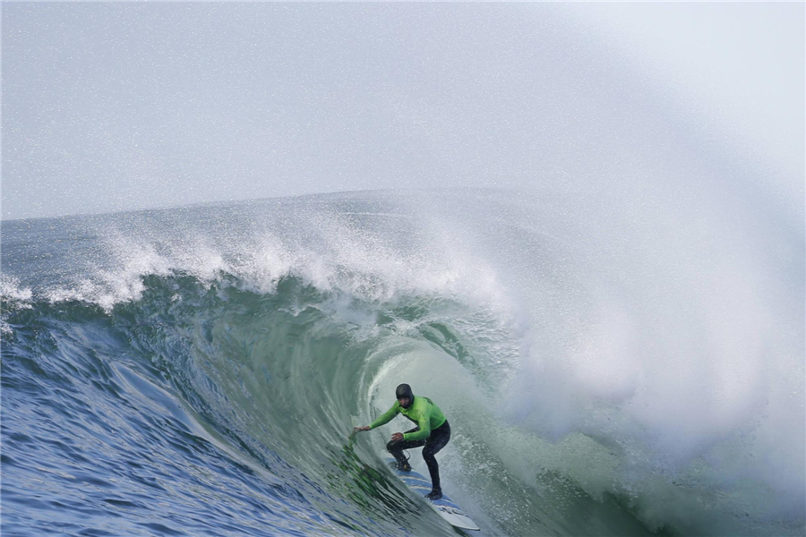 Surfing competition held in Calif.