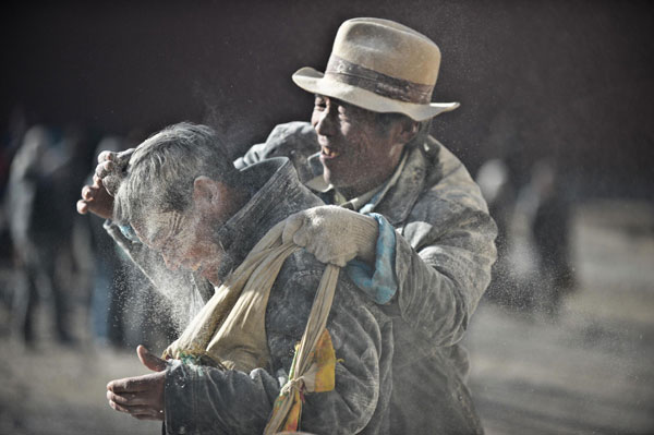 Tibetans welcome new year with flour fight