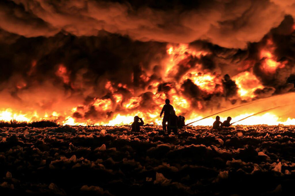 Lantern starts fire at British recycling plant