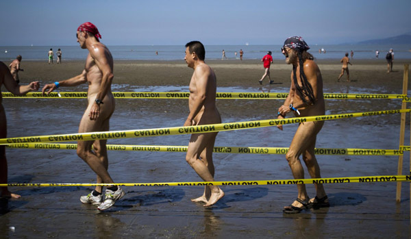 Bare bans run for fun in Vancouver