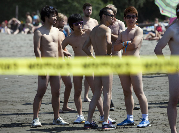 Bare bans run for fun in Vancouver