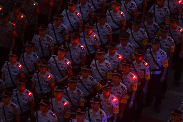 Shoulder lights to make police more visible