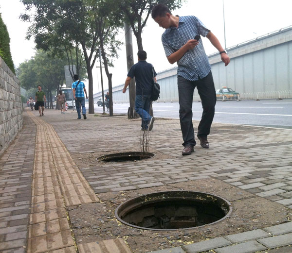 Uncovered manholes unnerve Beijingers