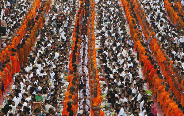 Alms-offering ceremony in Bangkok