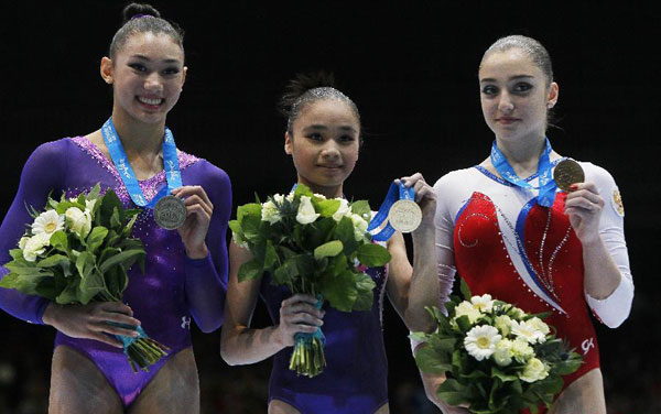 Huang Huidan wins world woman's uneven bar title