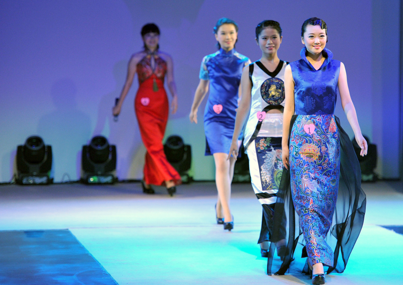 All eyes on pretty qipao