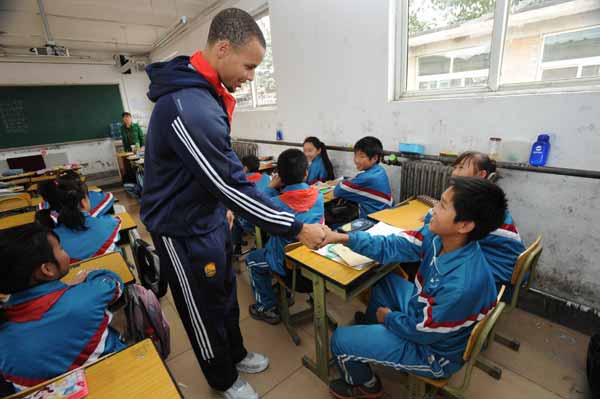 Warriors visit little fans in Beijing