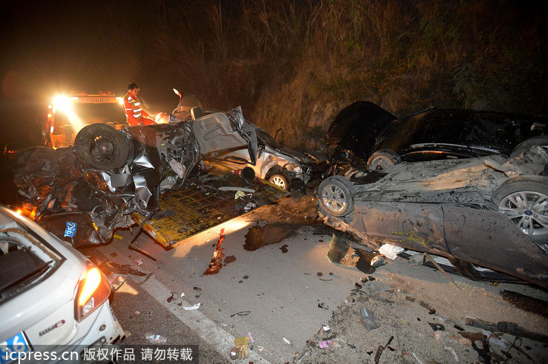 19-car pile-up kills 8 in SW China