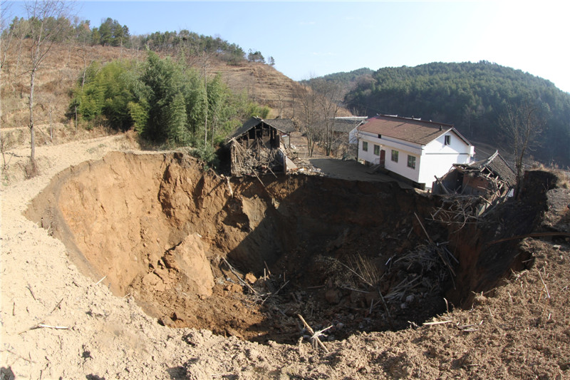 Cave-in destroys 12 houses in SW China