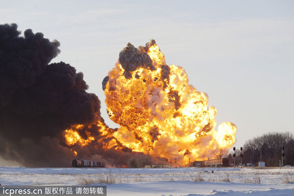 Derailing causes train blast in N Dakota, US