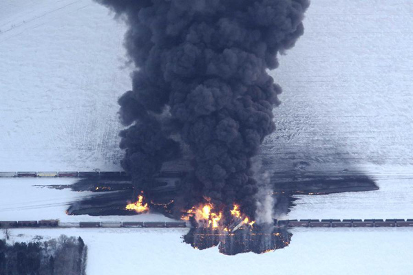 Derailing causes train blast in N Dakota, US