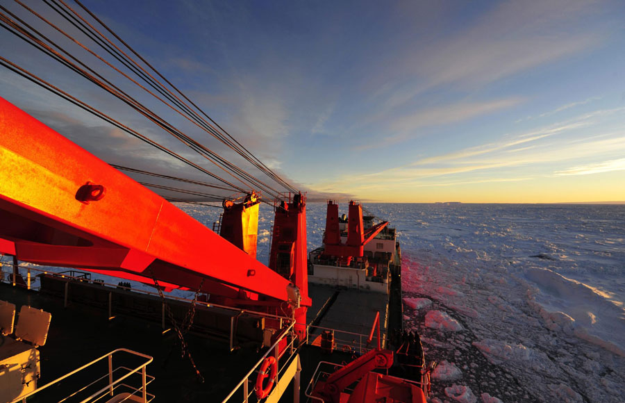 Xuelong blocked by thick ice