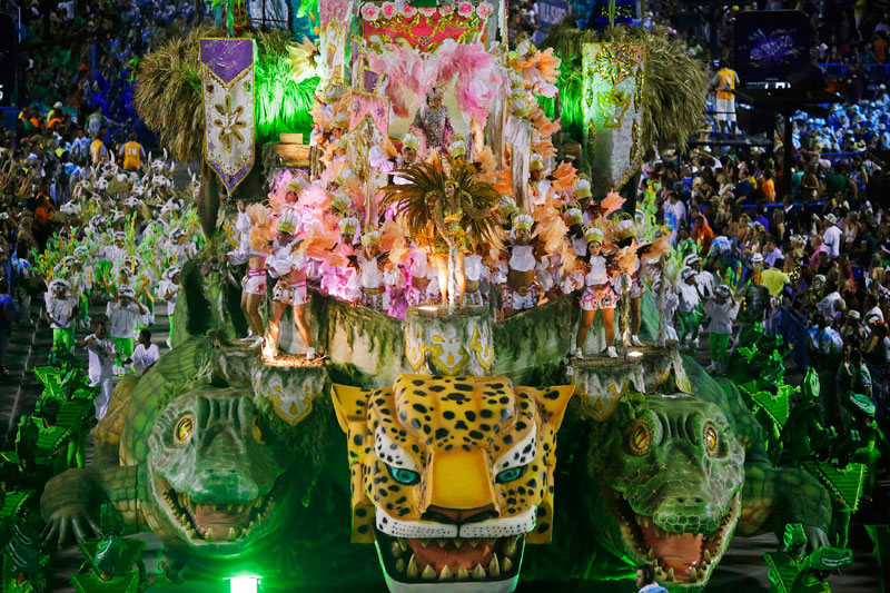 Carnival parade kicks off in Brazil