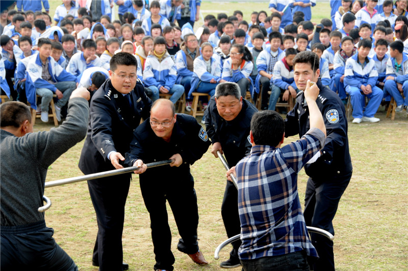 Schools hold safety drills in E China