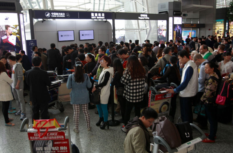 Killer rainstorms disrupt transport in S China