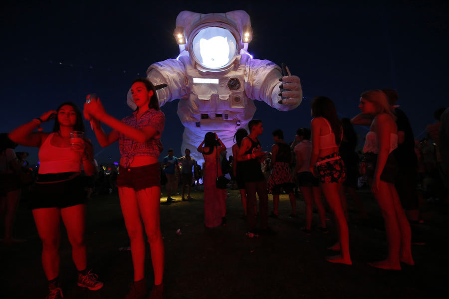 Sculpture 'Escape Velocity' at Coachella festival