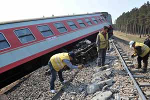 Indian train derailment kills at least 12