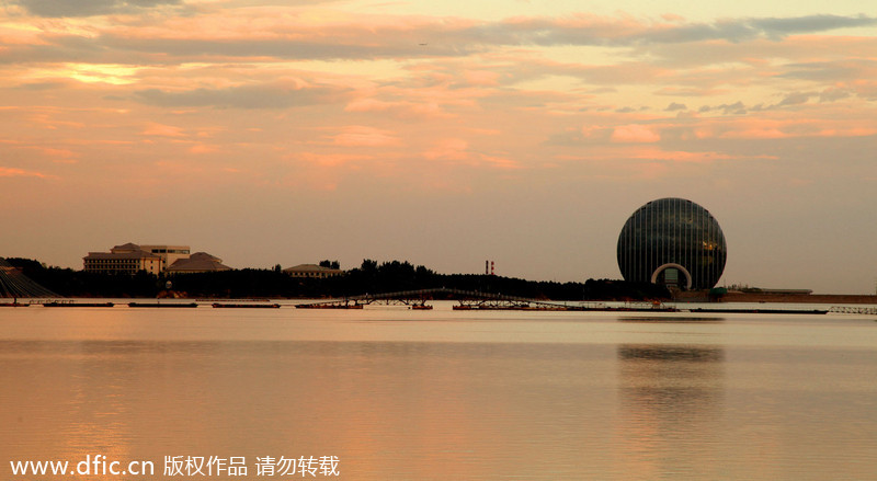 Bedazzling sunset blesses Beijing