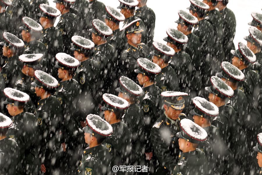 Soldiers take training in snow