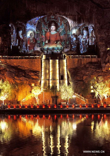 Night scene of Longmen Grottoes in Luoyang