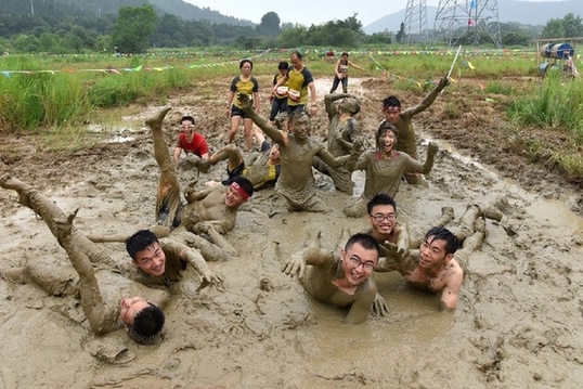 Passionate mud run comes to Nanjing