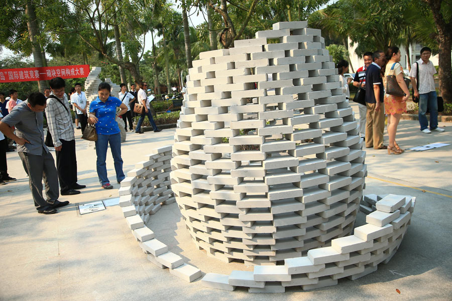 Art made of building bricks on display in S China