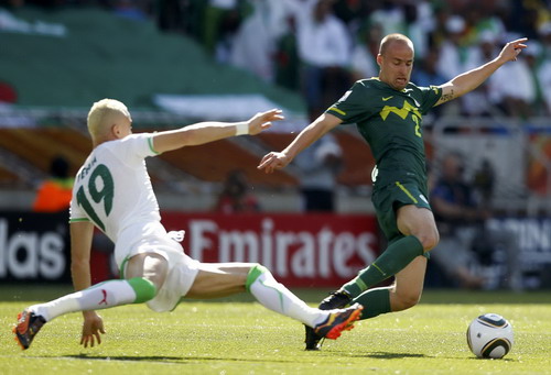 Slovenia beats 10-man Algeria 1-0 in World Cup