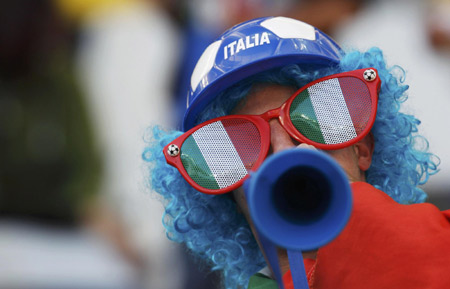 Vuvuzela fever grows in Milan during World Cup