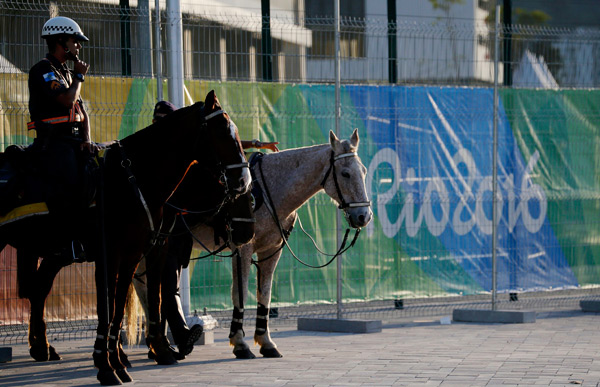 Keep Rio bandits happy, France advises tourists