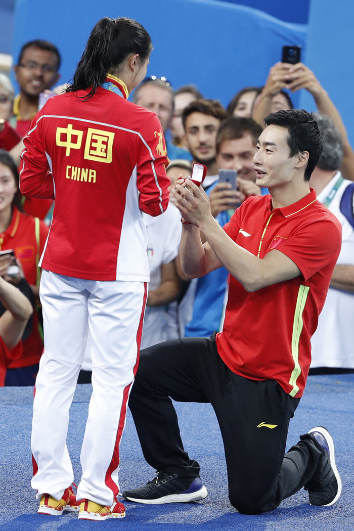 Romantic ending for Olympic diving lovebirds