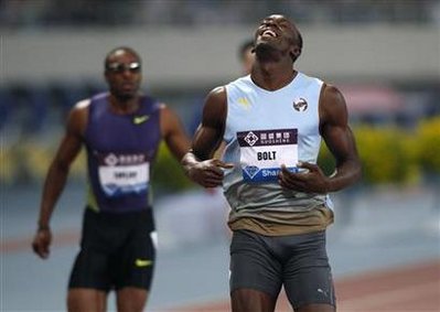 Bolt cruises to victory on China return