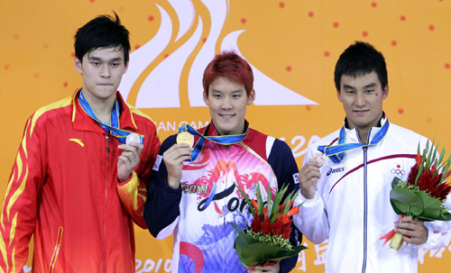 China dominates in pool with five golds and new record