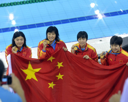 China dominates in pool with five golds and new record