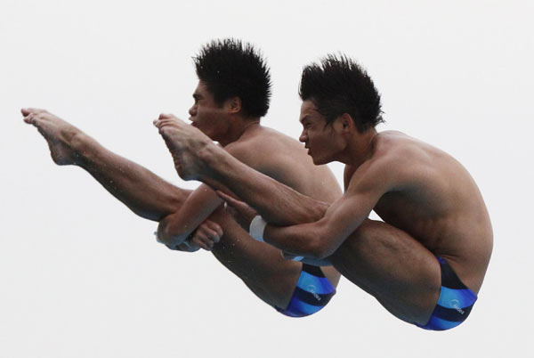 China's new pair claims 2nd diving gold at worlds